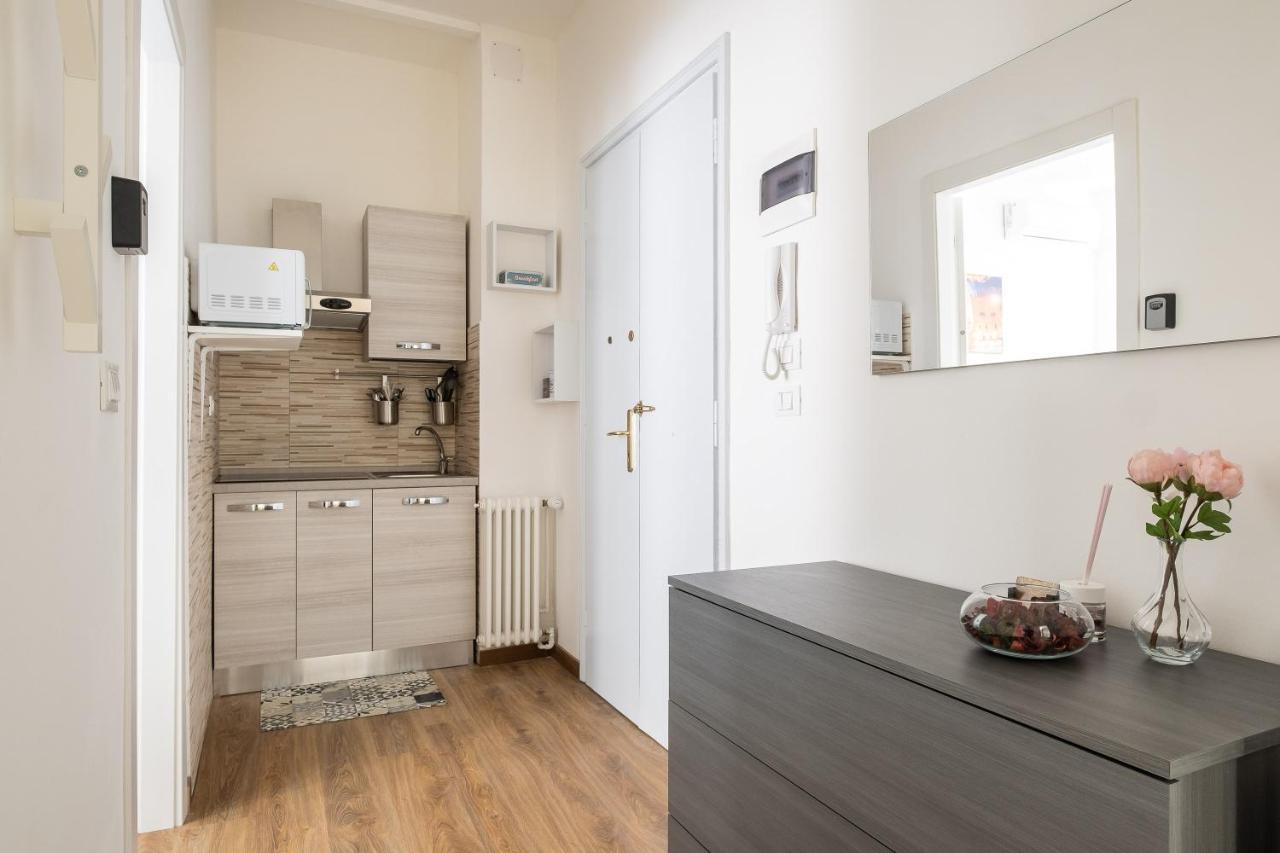Studio 24 - Holiday & Business Apartment Bologna Buitenkant foto